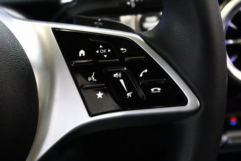 Used 2025 Mercedes-Benz GLB 250 4MATIC image 6