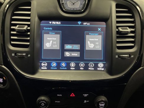 Used 2019 Chrysler 300 S image 8