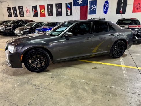 Used 2019 Chrysler 300 S image 2
