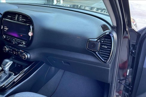 Used 2023 Kia Soul EX image 16
