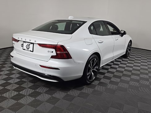 Certified 2025 Volvo S60 B5 Core image 7