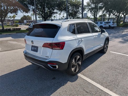 Certified 2024 Volkswagen Taos SE image 13