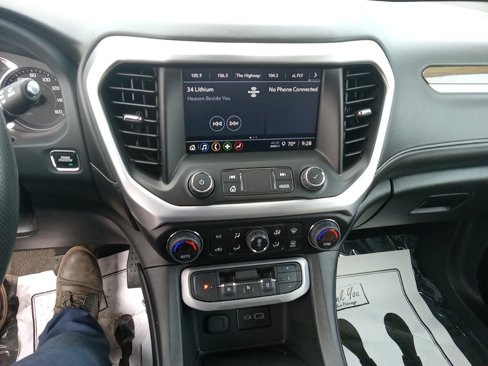 Used 2023 GMC Acadia SLE w/ Driver Convenience Package image 6