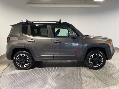 Used 2017 Jeep Renegade Trailhawk image 3