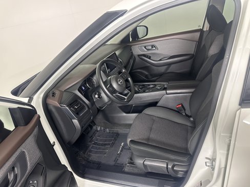 Used 2022 Nissan Rogue S image 19