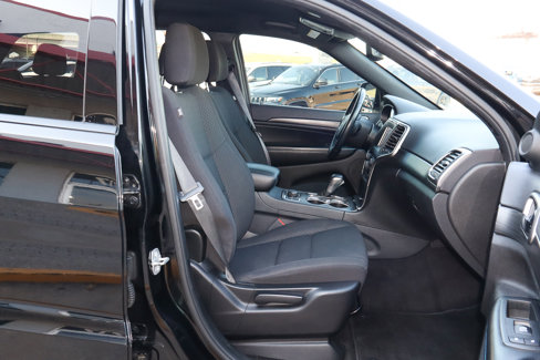 Used 2019 Jeep Grand Cherokee Laredo image 24
