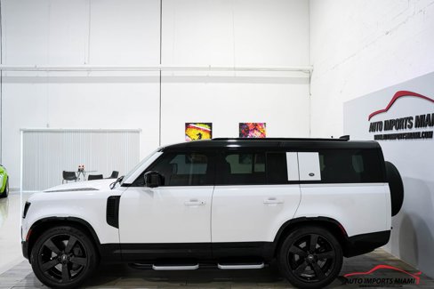 Used 2023 Land Rover Defender 110 X-Dynamic SE image 12