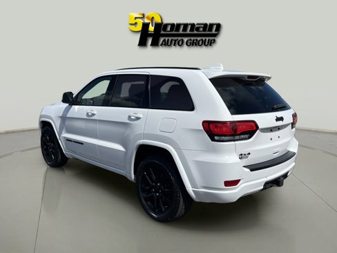 Used 2017 Jeep Grand Cherokee Altitude image 3