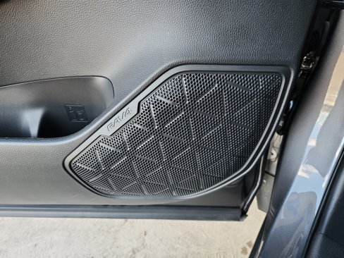 Used 2025 Toyota RAV4 XLE image 27
