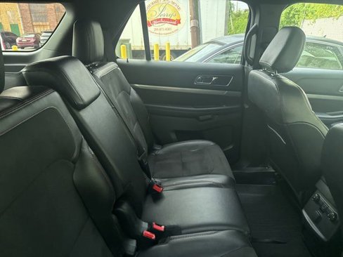 Used 2019 Ford Explorer XLT w/ Equipment Group 202A image 12