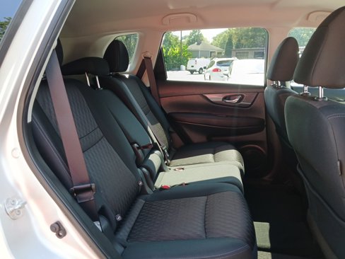 Used 2018 Nissan Rogue SV image 13