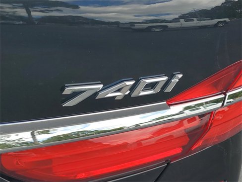 Used 2016 BMW 740i image 10