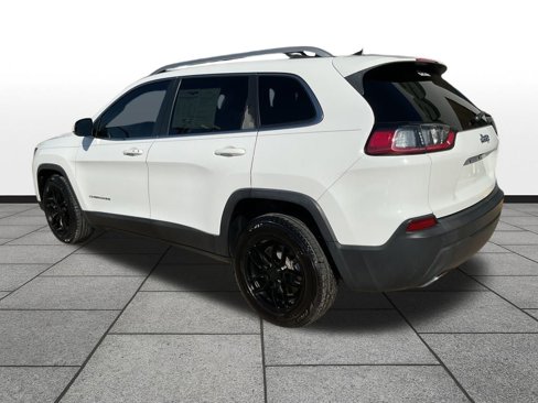 Used 2019 Jeep Cherokee Latitude Plus w/ Comfort/Convenience Group image 3
