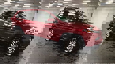 Used 2016 Jeep Cherokee Limited image 2
