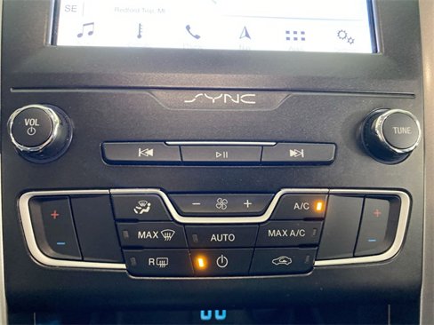 Used 2019 Ford Fusion SE image 40