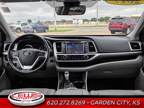 Used 2017 Toyota Highlander Limited image 10