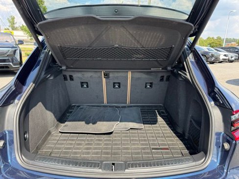 Used 2018 Porsche Macan image 38