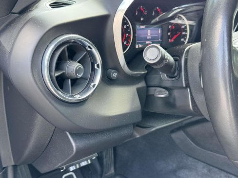 Used 2021 Chevrolet Camaro LT w/ RS Package image 10