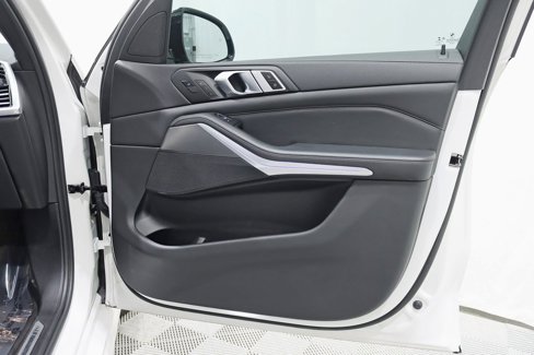 Used 2022 BMW X5 xDrive40i w/ M Sport Package image 36