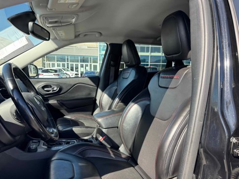 Used 2020 Jeep Cherokee Trailhawk w/ Comfort/Convenience Group image 15