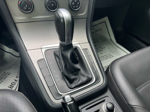 Used 2015 Volkswagen Golf SE image 35