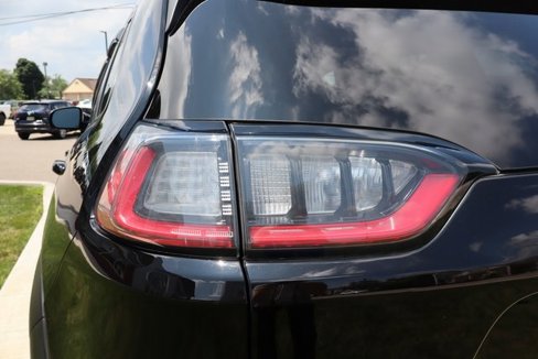 Used 2020 Jeep Cherokee Trailhawk w/ Cold Weather Group image 32