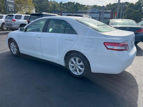 Used 2011 Toyota Camry LE image 4