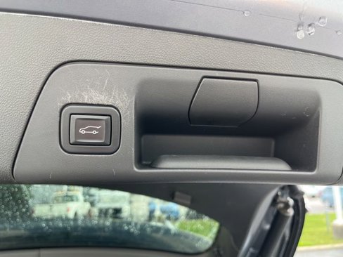 Used 2022 Buick Envision Essence w/ Sport Touring Package image 8
