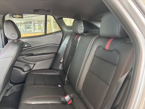 New 2025 Chevrolet Trax RS w/ Sunroof Package image 18
