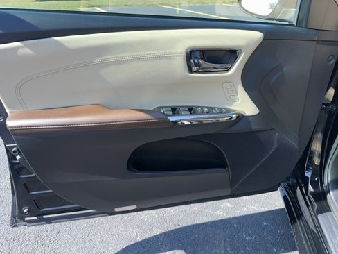 Used 2017 Toyota Avalon XLE image 8