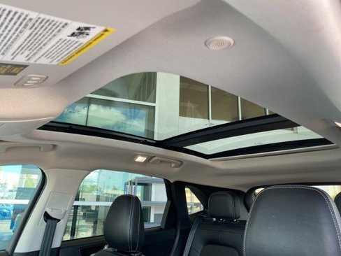 Certified 2022 Ford Escape Titanium image 37