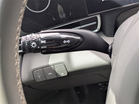 Used 2023 Hyundai Elantra SEL w/ Convenience Package image 25