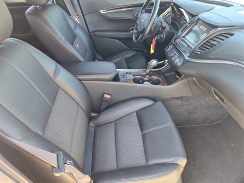 Used 2015 Chevrolet Impala LT w/ Convenience Package image 9