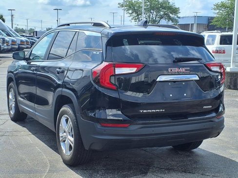 Used 2022 GMC Terrain SLE w/ Driver Convenience Package image 4