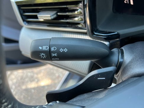 Used 2025 Toyota Camry SE image 5