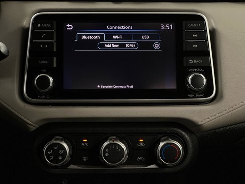 Used 2021 Nissan Versa SV image 30