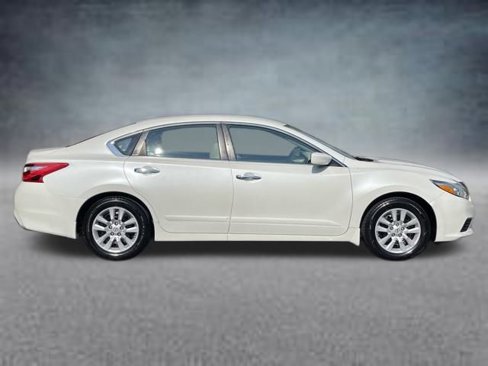 Used 2016 Nissan Altima 2.5 S w/ Power Driver Seat Package image 4