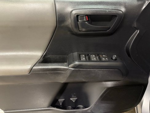 Used 2020 Toyota Tacoma SR image 12