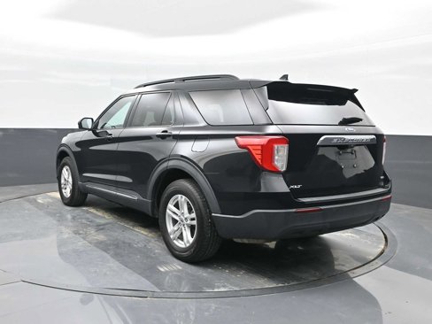 Used 2020 Ford Explorer XLT image 12