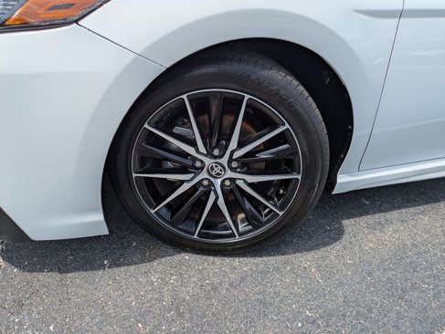 Used 2024 Toyota Camry SE image 9