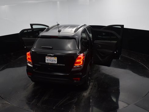 Used 2022 Chevrolet Trax LT w/ Midnight Edition image 39