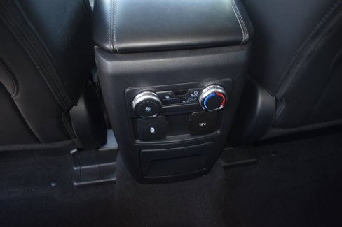 Used 2022 Ford Explorer XLT w/ Equipment Group 202A image 10