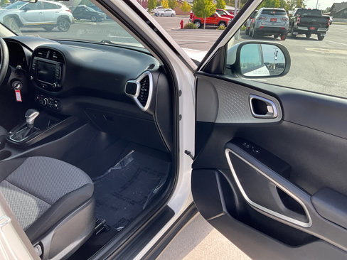 Used 2023 Kia Soul LX w/ LX Technology Package image 16