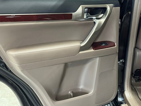 Used 2016 Lexus GX 460 image 23