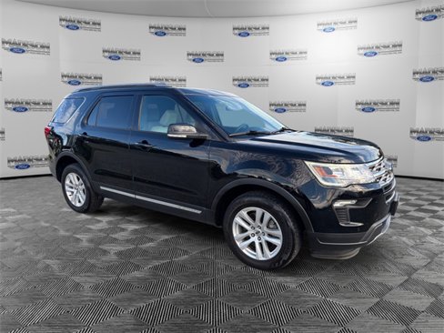 Used 2018 Ford Explorer XLT w/ Equipment Group 202A image 7