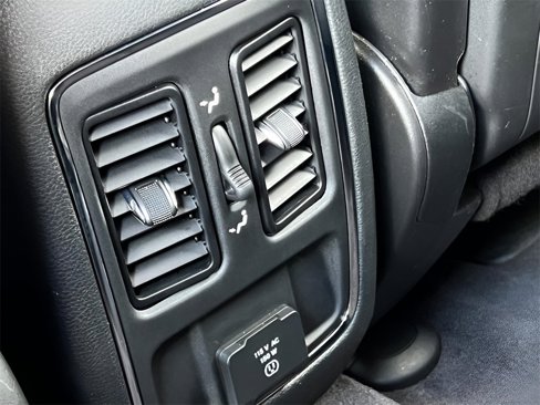 Used 2018 Jeep Grand Cherokee Laredo image 17