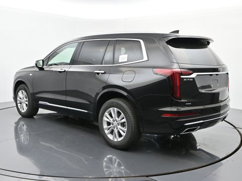 New 2025 Cadillac XT6 Luxury image 3