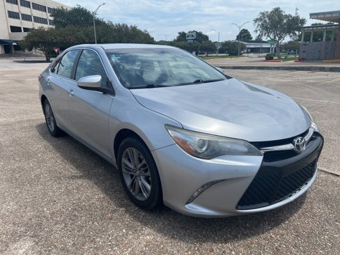 Used 2017 Toyota Camry SE image 2