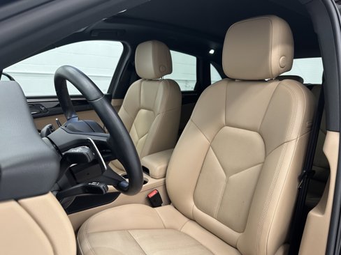 Used 2022 Porsche Macan image 13