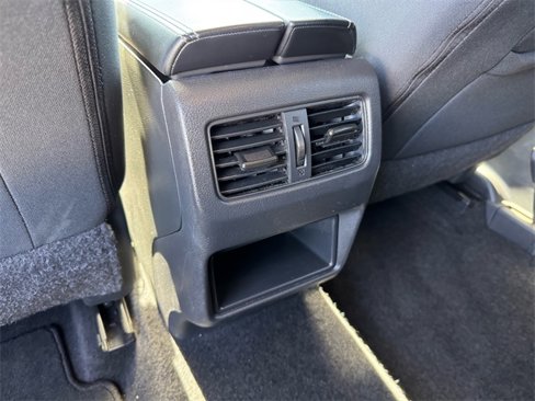 Used 2023 Nissan Rogue S image 11